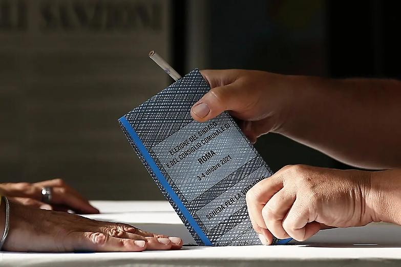 Amministrative, alle 19 l'affluenza &egrave; del 33%