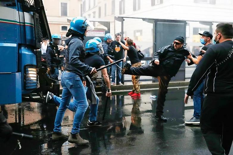 Fratelli d'Italia dice s&igrave; allo scioglimento di Forza Nuova, ma poi cambia idea