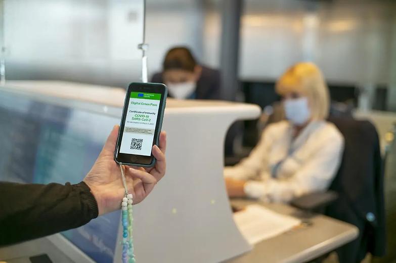 Ma ora la febbre da Green pass non travolga la privacy