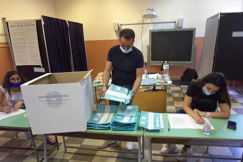 Ballottaggi, alle 12 affluenza al 9,7 per cento. In calo rispetto al primo turno