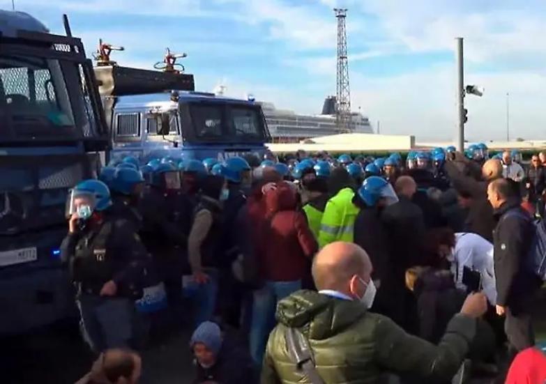 No green pass, porto di Trieste: varco 4 liberato dalla polizia