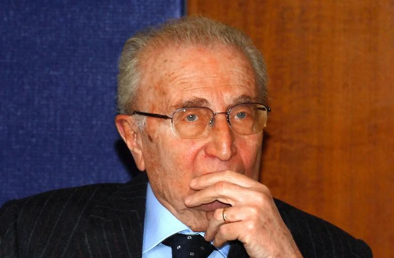 L&rsquo;avvocato Luigi Manzi, un esempio di rigore per i colleghi di tutta Italia