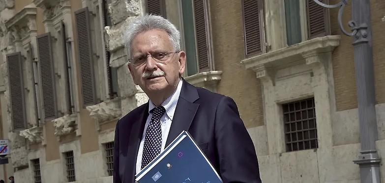 Il Garante: &laquo;Quelle strutture sono inadatte a trattenere gli stranieri espulsi&raquo;