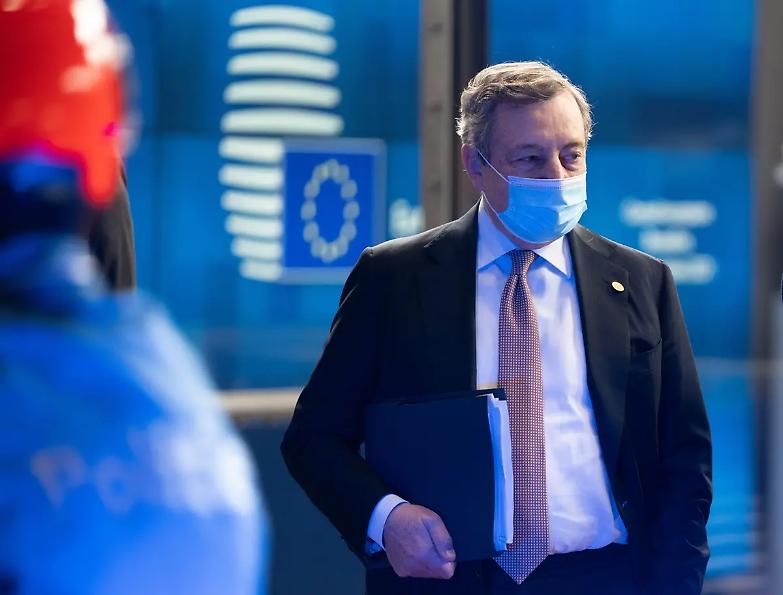 Draghi: &laquo;No a muri finanziati dall'Ue. La Polonia? Le regole sono chiare&raquo;