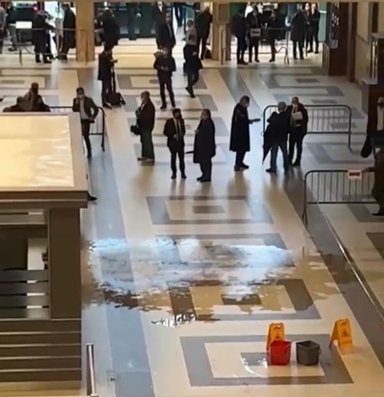 Catania, allagato pure il Tribunale: udienze sospese - VIDEO