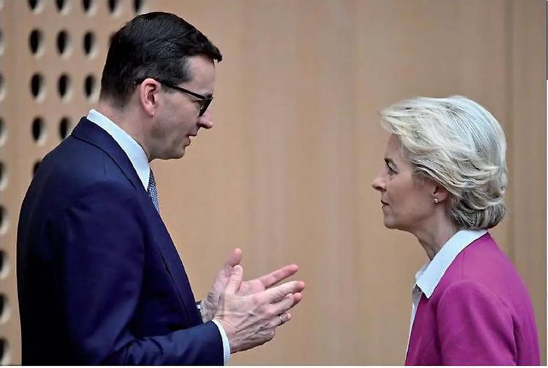 La guerra tra Ue e Morawiecki arriva al Csm: minacciato il laico Donati