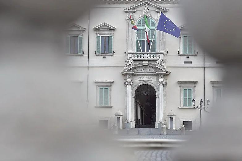 Corsa al Colle, i leader giocano al buio la partita per il Quirinale