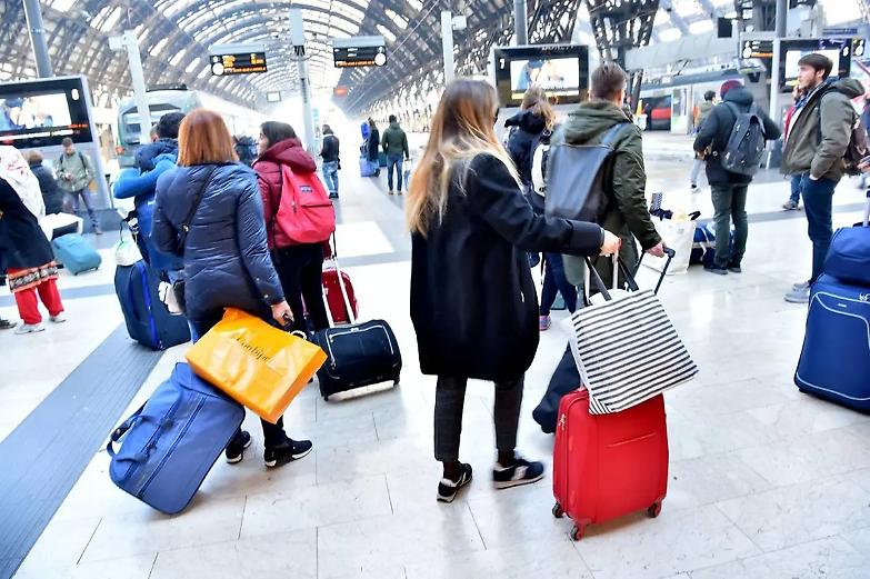 Trasporti, nuove regole anti covid: stop al treno se c'&egrave; un caso sospetto