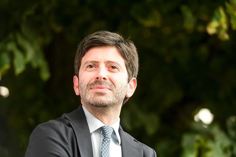 Speranza traghetta Articolo Uno nel Pd ma Bersani frena