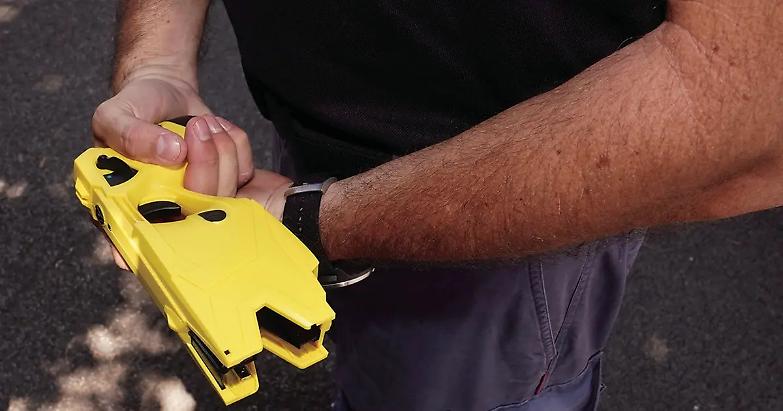 Sorpresa, la Cgil vuole l&rsquo;uso del Taser anche in carcere