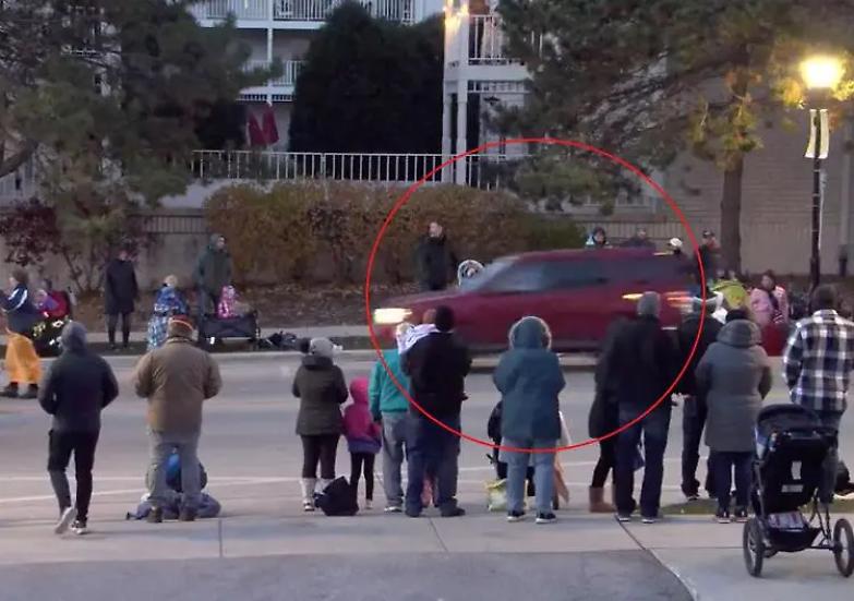 Suv piomba sulla parata di Natale: strage negli Stati Uniti