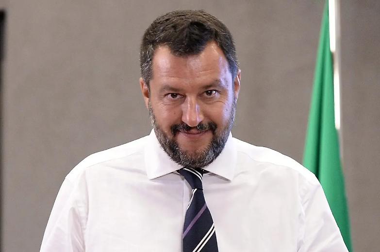 Salvini: &laquo;Nel 2022 al Quirinale un presidente senza tessera del Pd&raquo;