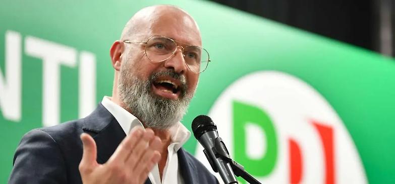 I no vax minacciano Bonaccini: &laquo;Metodi squadristi, ma non mi fermo&raquo;