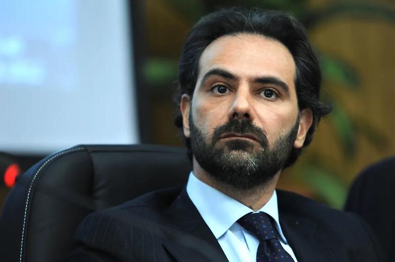 Maresca fa il politico con indosso la toga: per il Csm si pu&ograve;