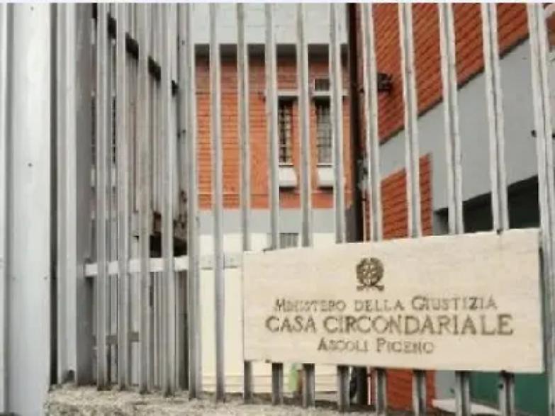 Si &egrave; impiccato in cella ad Ascoli Piceno, lo aveva annunciato nelle lettere