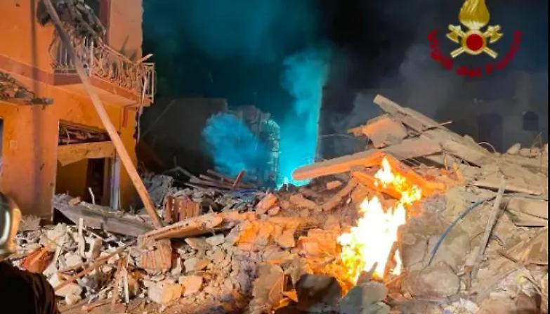 Palazzina crolla dopo esplosione: 3 morti e 6 dispersi