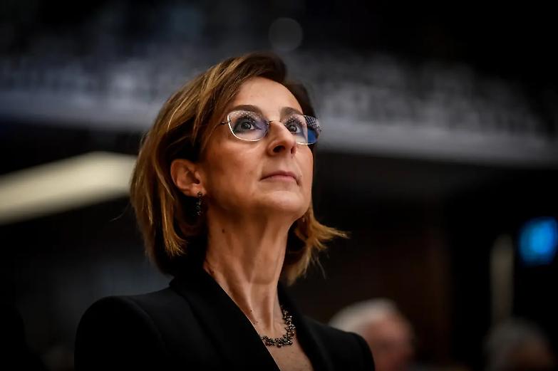 Calenda si schiera: &laquo;Cartabia al Colle, Draghi a Palazzo Chigi&raquo;