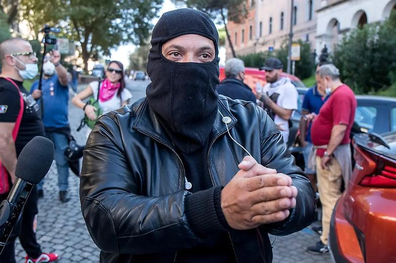 Assalto alla Cgil, Fiore e Castellino indagati per terrorismo