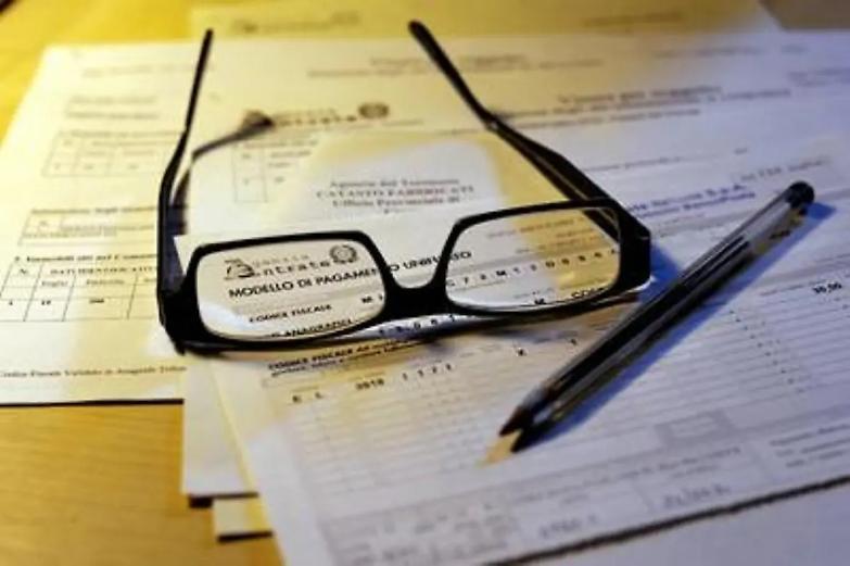 Dl Fisco, vietato impugnare l&rsquo;estratto di ruolo: "Leso il diritto di difesa del contribuente"