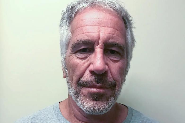 L'ex fidanzata di Jeffrey Epstein rischia 70 anni di carcere