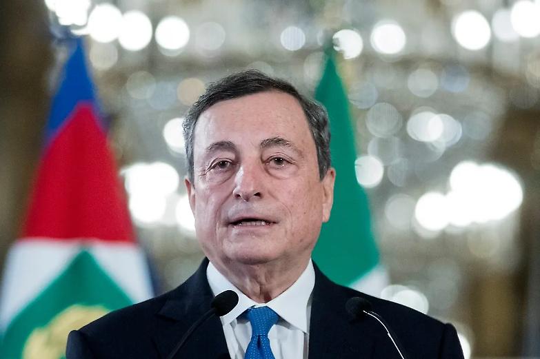 Draghi, apertura per il Quirinale. &laquo;Governo avanti anche senza di me&raquo;