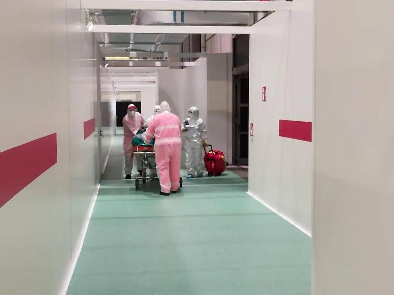 Covid, l'Iss: incidenza in aumento. Rt stabile, ma sopra la soglia