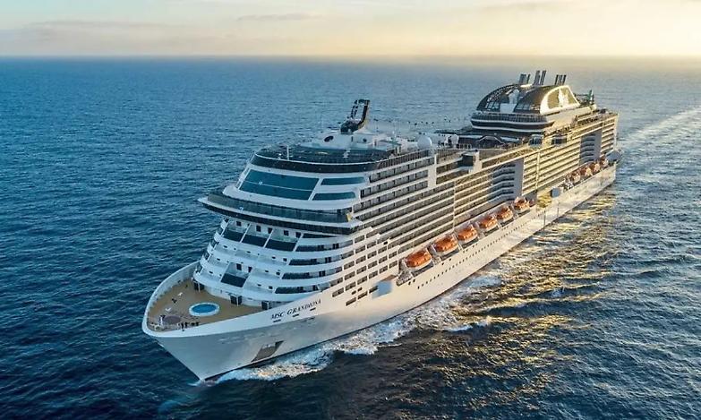 Genova, nave da crociera con 150 positivi: scatta l'allarme