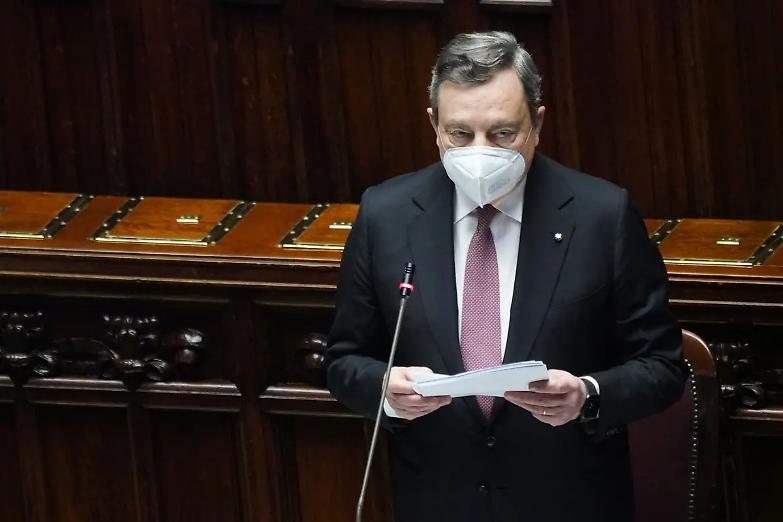 Patuanelli: &laquo;Draghi rimanga a Palazzo Chigi, s&igrave; a una donna al Colle&raquo;