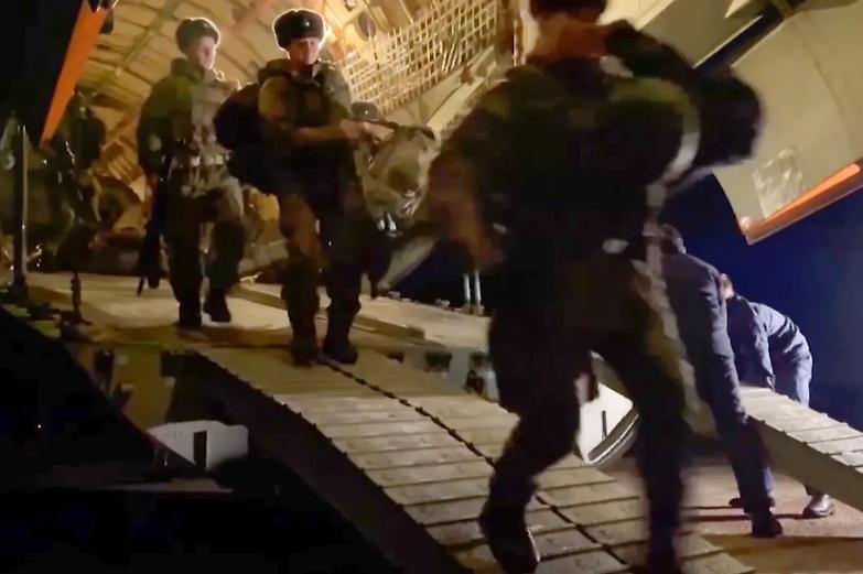 Kazakistan, il presidente d&agrave; l'ordine di uccidere: &laquo;Sparate sui manifestanti&raquo;