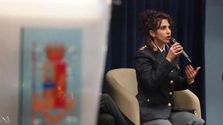 No vax, il post choc della vicequestore Schilir&ograve; con la foto di Norimberga