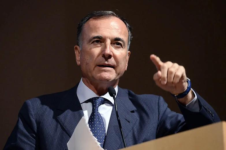 Ma il Cav ha gi&agrave; pronto il piano B: &egrave; Frattini