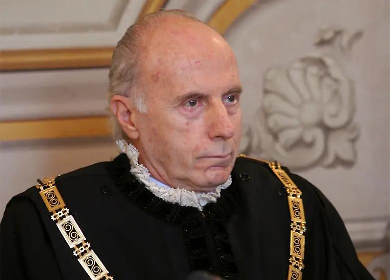 Il giudice (un po' novax) Maddalena punta il Colle: &laquo;Draghi un neo liberista e l'Euro un fallimento&raquo;