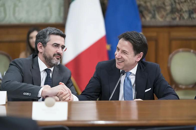 Colle, Fraccaro a rischio espulsione: ha trattato con Salvini senza il mandato di Conte