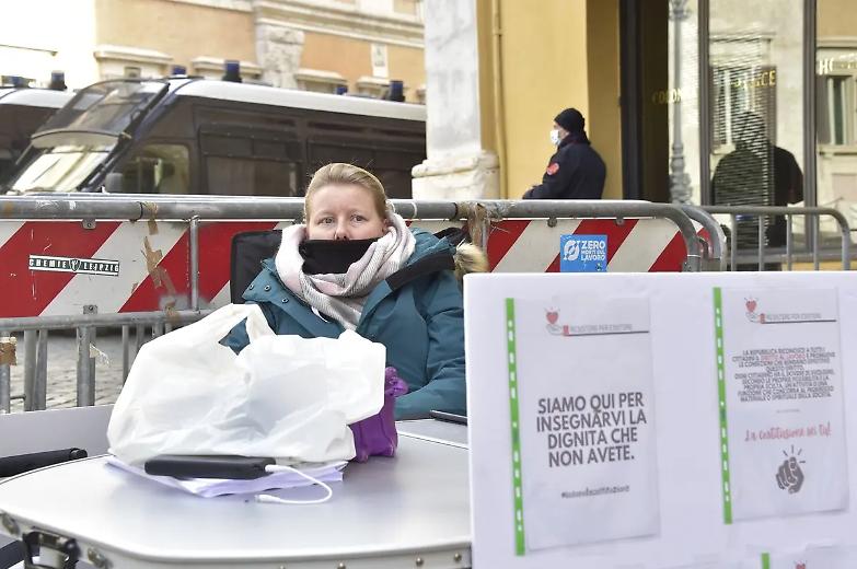 La deputata no vax Cunial respinta al seggio: "Siamo in dittatura"