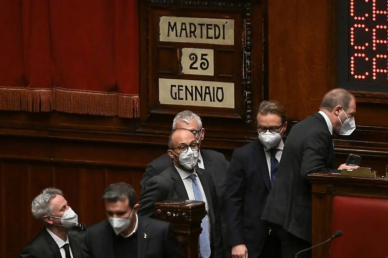 Schede bianche, new entry e goliardie: &egrave; di nuovo fumata nera