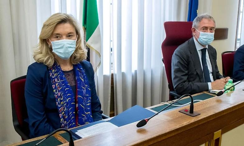 Quirinale, Casini e Draghi in corsa. Il centrodestra si astiene. Meloni gioca la carta Belloni (capo dei servizi segreti)