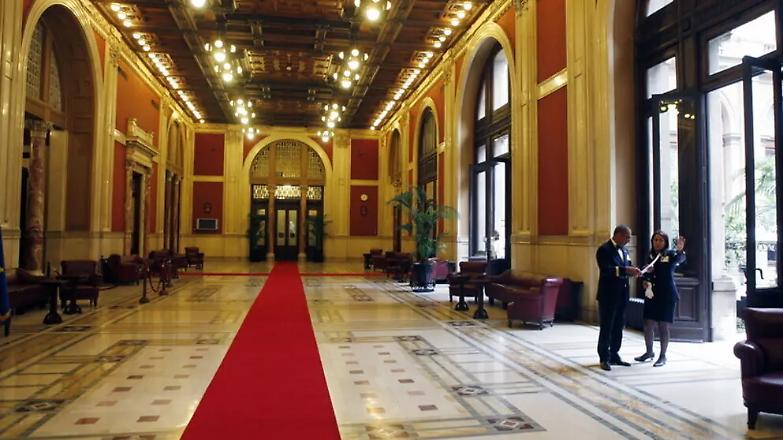 Con i "ceci" in Transatlantico per andare in ginocchio da Mattarella