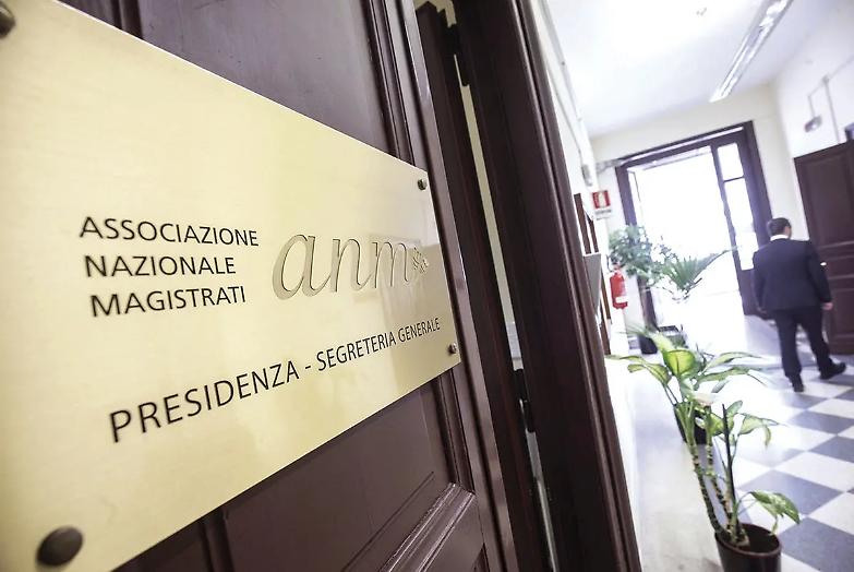 Punire il magistrato che salta dalla Anm al Csm: il &ldquo;vaccino&rdquo; anti-correnti snobbato dalla politica