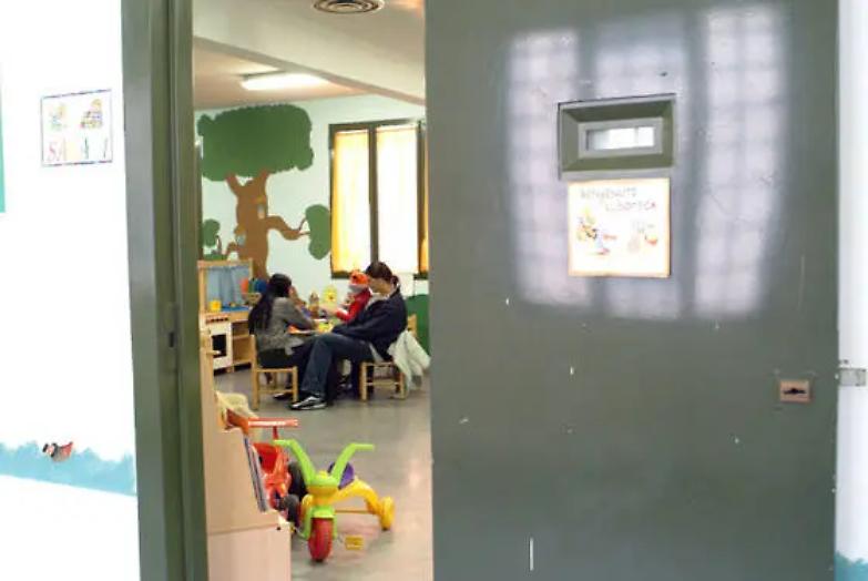 Bambini fuori dal carcere: una legge &egrave; ferma da 7 mesi in commissione Giustizia