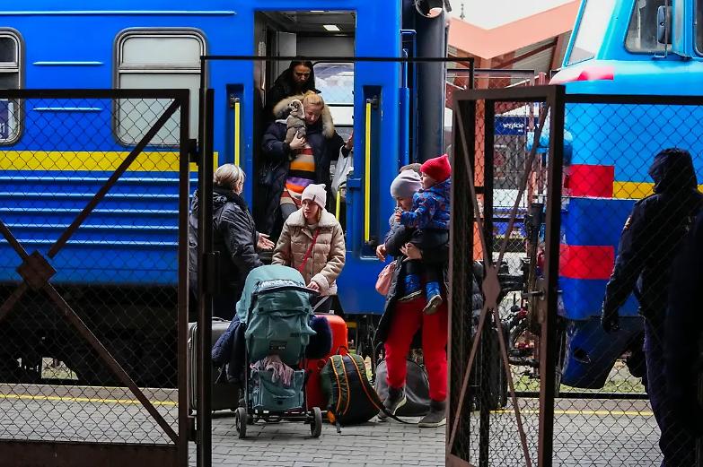 Ucraina, stop al rimpatrio del bimbo conteso. &laquo;Ora &egrave; in fuga con la mamma&raquo;