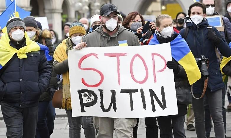 Guerra in Ucraina, lo Schalke straccia il contratto con Gazprom