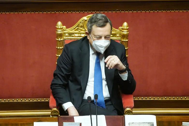 Draghi al Senato: "Non ci volteremo dall'altra parte". Ok dell'aula alla risoluzione del governo