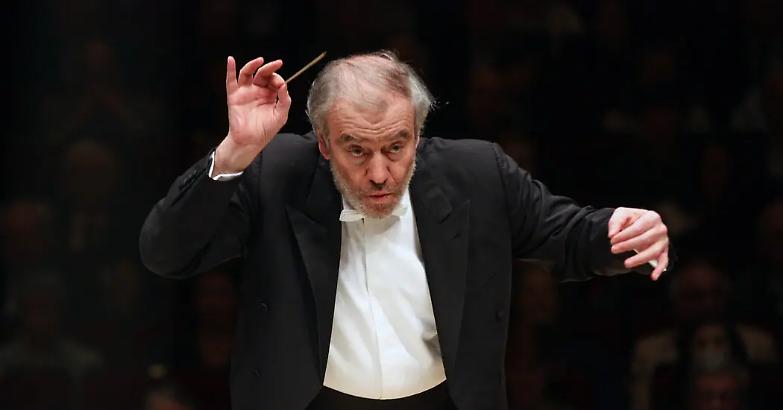 Gergiev cacciato anche dalla Filarmonica di Monaco: "Non ha preso le distanze da Putin"