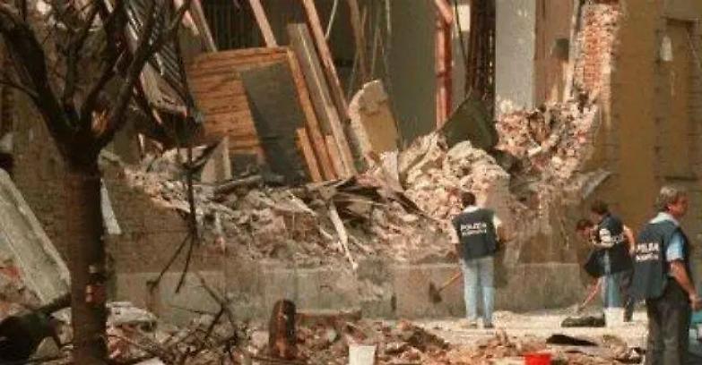 Strage di via Palestro, i giornali hanno gi&agrave; il mostro. Ma per ora c&rsquo;&egrave; solo un&rsquo;ipotesi...