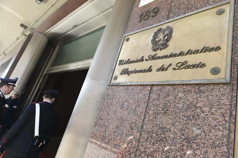 Obbligo vaccinale, il Tar: "Legittimo sospendere lo stipendio"