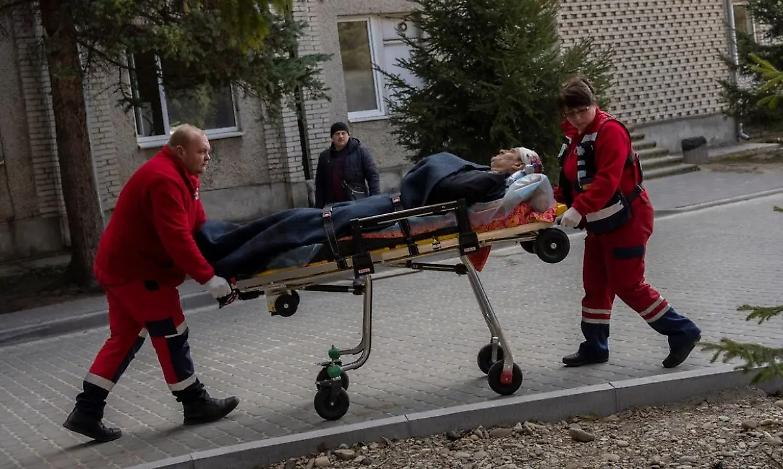 Leopoli ancora sotto attacco missilistico. Oggi nuove sanzioni contro la Russia