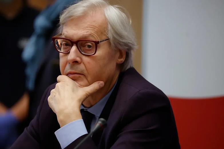 Sgarbi: &laquo;Non diamo armi: un morto russo conta quanto un morto ucraino&raquo;