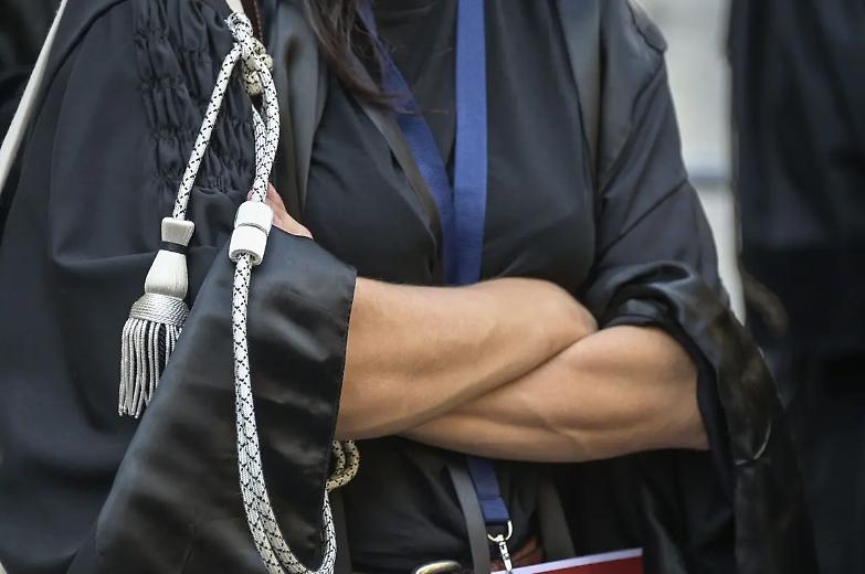 &laquo;Avere un figlio diventa una colpa se sei donna e fai l'avvocata...&raquo;