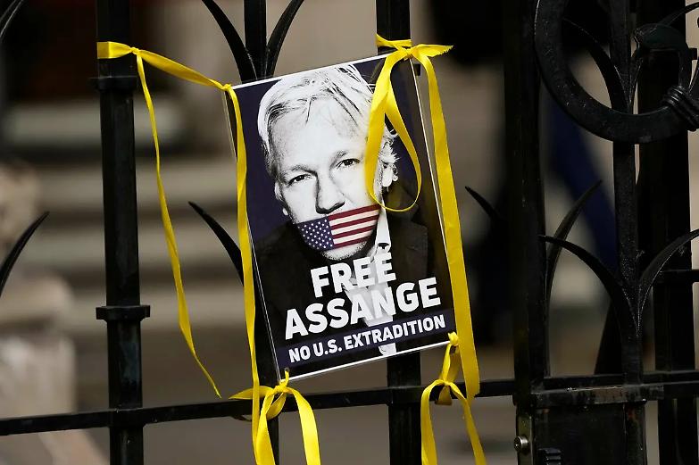 Vi fa schifo la Russia di Putin? Liberate subito Julian Assange