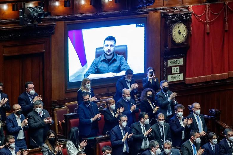 Zelensky al Parlamento italiano: &laquo;Come se avessero distrutto Genova&raquo;. Draghi: &laquo;Vogliamo l'Ucraina nell'Unione Europea&raquo;